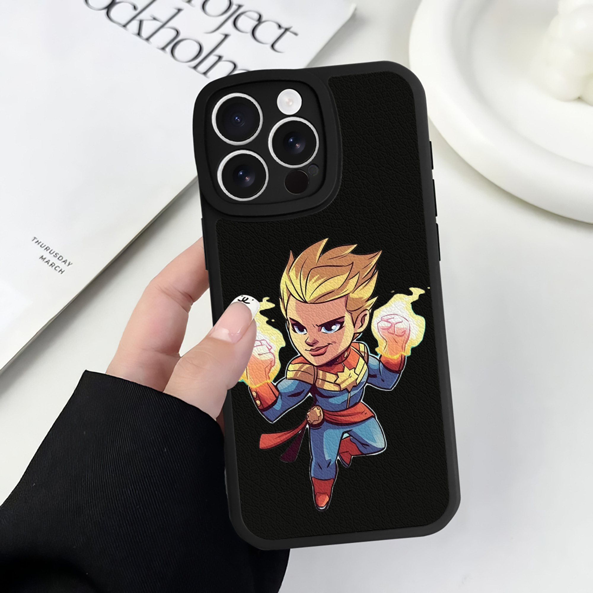 （画像用） アベンジャーズ The Avengers 【iPhone 16シリーズ対応】シリコンスマホケース（レザー調） 材質：シリコン